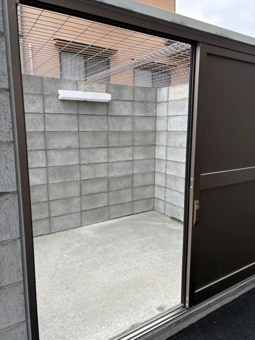 ごみ置き場照明工事｜マンション